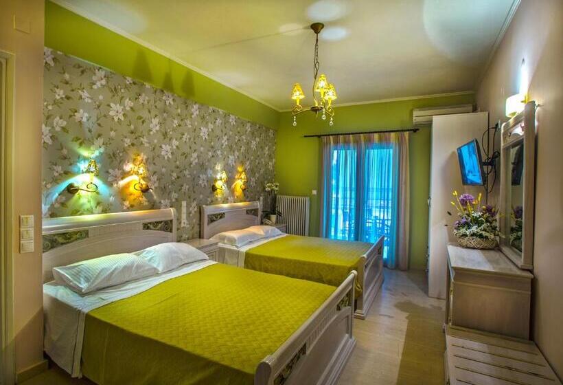 발코니가 있는 4인용 스탠다드 룸, Maistrali