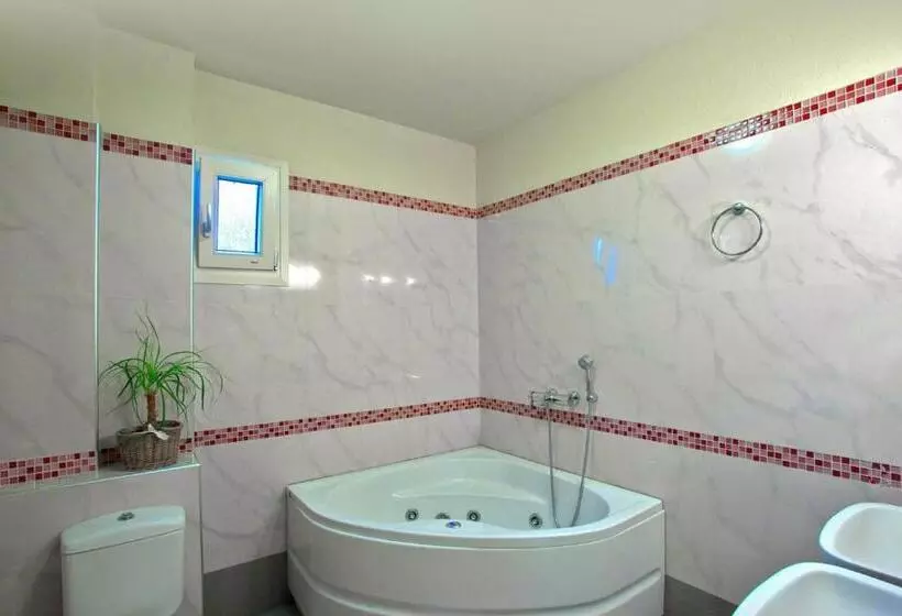 1 Bedroom Penthouse Apartment, Maistrali