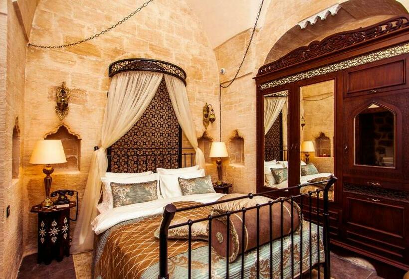 اتاق لوکس, Mardius Tarihi Konak