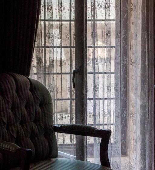 اتاق لوکس, Mardius Tarihi Konak