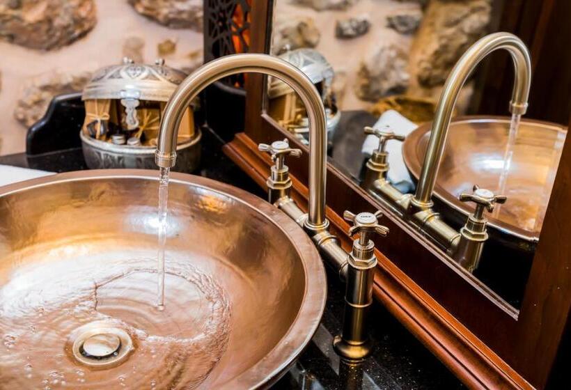 اتاق لوکس, Mardius Tarihi Konak