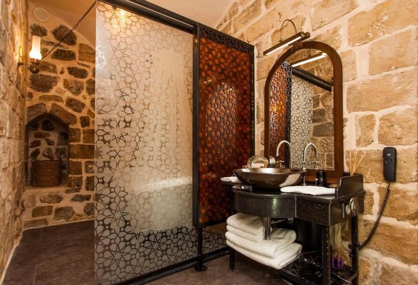 اتاق لوکس, Mardius Tarihi Konak