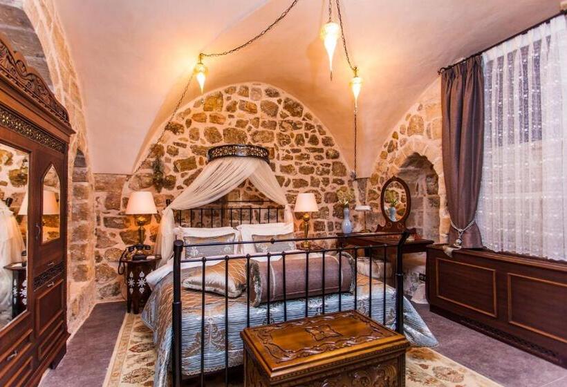 اتاق لوکس, Mardius Tarihi Konak