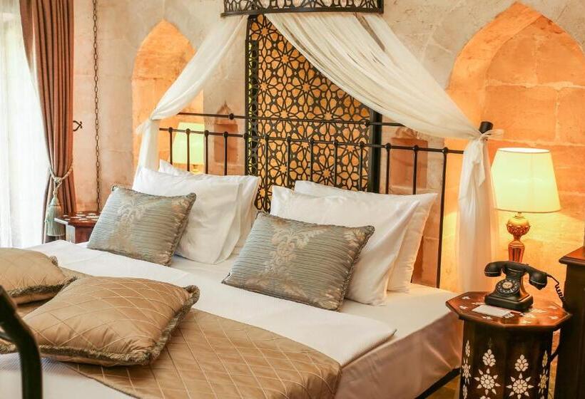 اتاق لوکس, Mardius Tarihi Konak