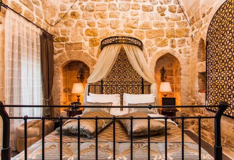 اتاق لوکس, Mardius Tarihi Konak