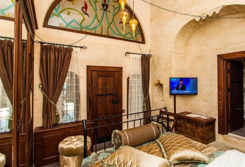 اتاق لوکس با تخت بزرگ, Mardius Tarihi Konak