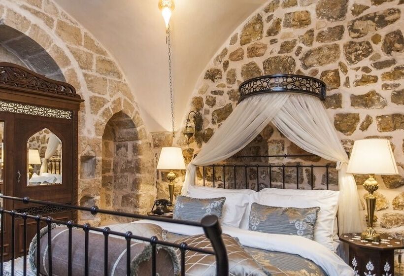 اتاق لوکس, Mardius Tarihi Konak