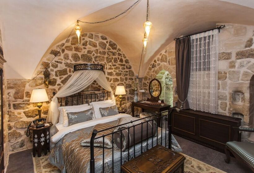 اتاق لوکس, Mardius Tarihi Konak