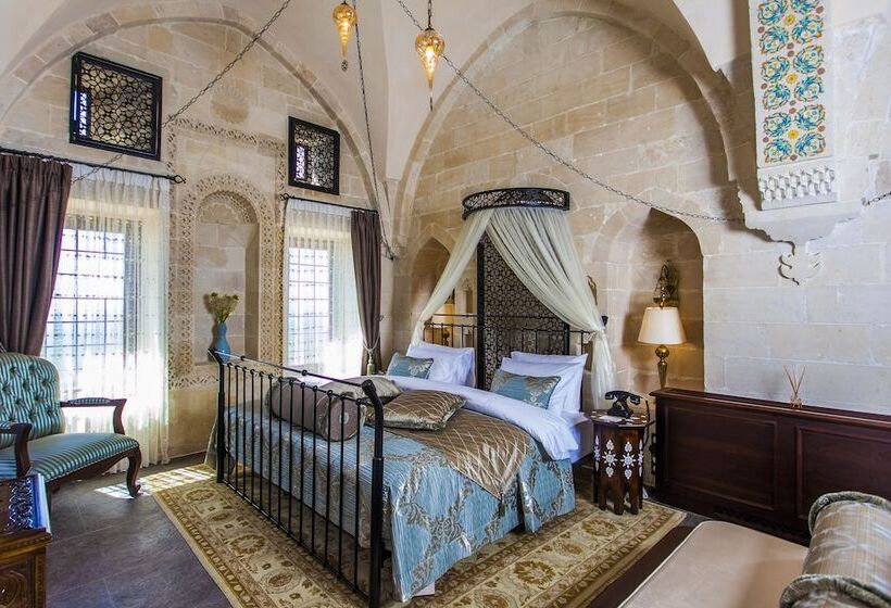 اتاق لوکس با تخت بزرگ, Mardius Tarihi Konak