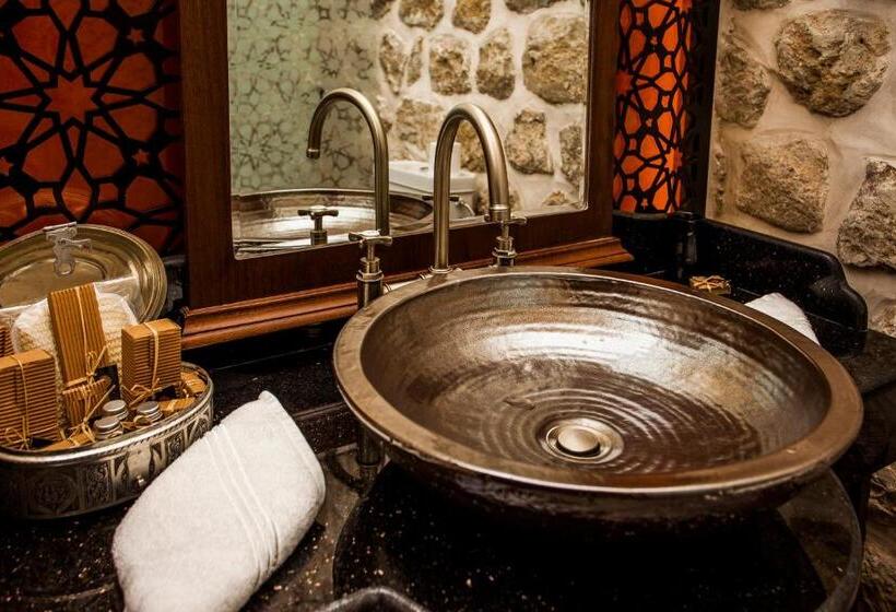 اتاق لوکس, Mardius Tarihi Konak