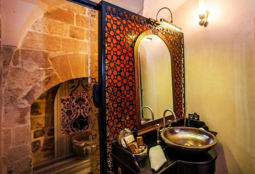 اتاق لوکس, Mardius Tarihi Konak