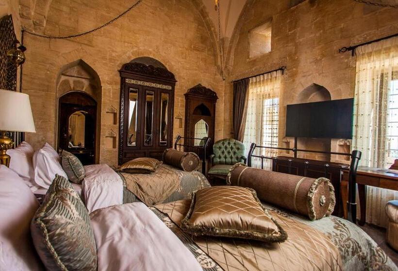 اتاق لوکس, Mardius Tarihi Konak