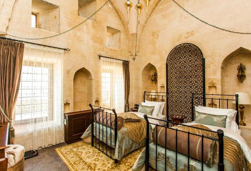 اتاق لوکس, Mardius Tarihi Konak