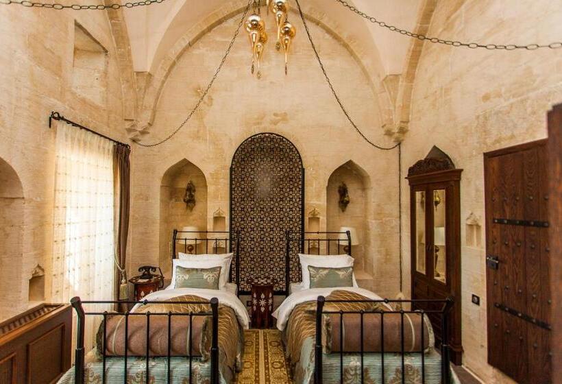 اتاق لوکس, Mardius Tarihi Konak