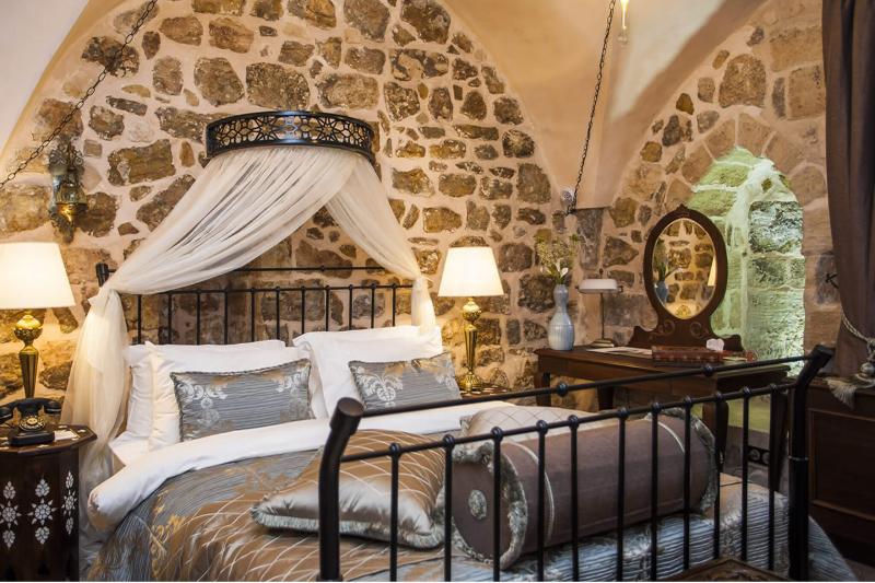 اتاق لوکس, Mardius Tarihi Konak