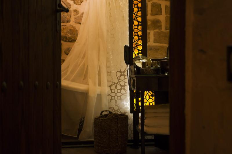 اتاق لوکس, Mardius Tarihi Konak