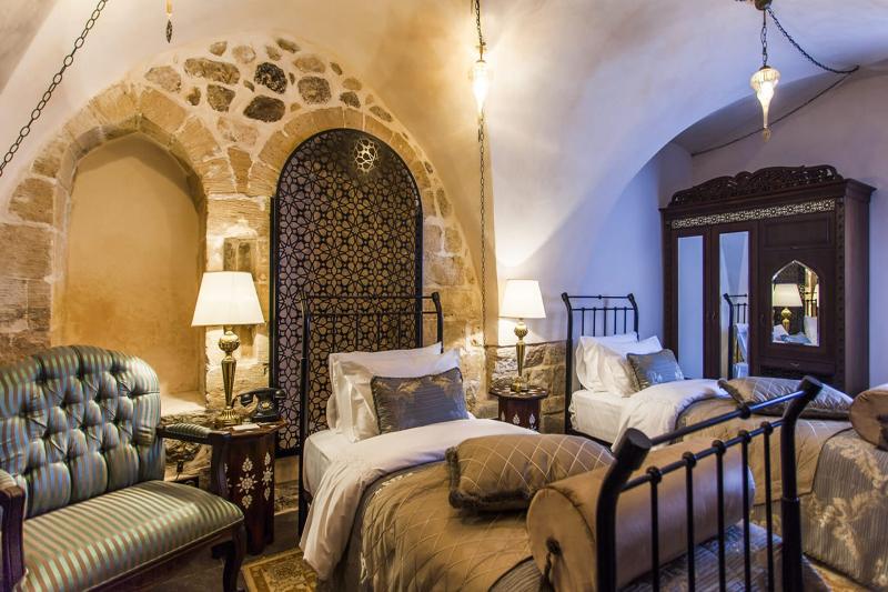 اتاق لوکس, Mardius Tarihi Konak