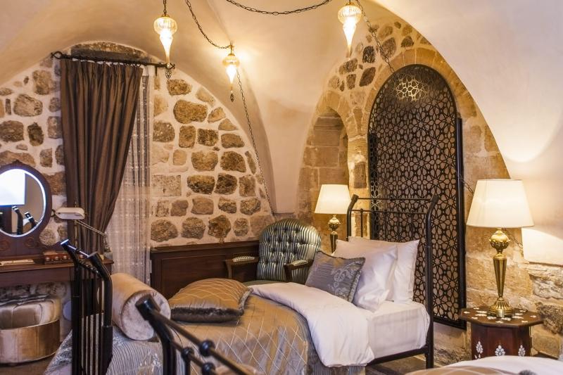 اتاق لوکس, Mardius Tarihi Konak