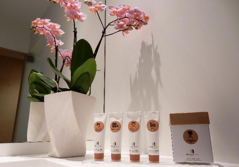 جناح جونيور, Modern Times Hotel, Vevey, A Tribute Portfolio