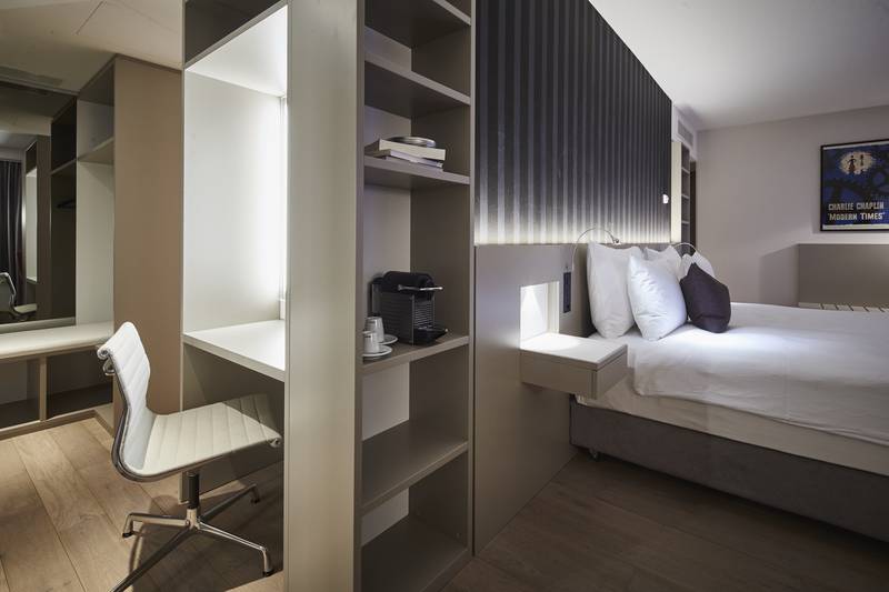 جناح جونيور, Modern Times Hotel, Vevey, A Tribute Portfolio