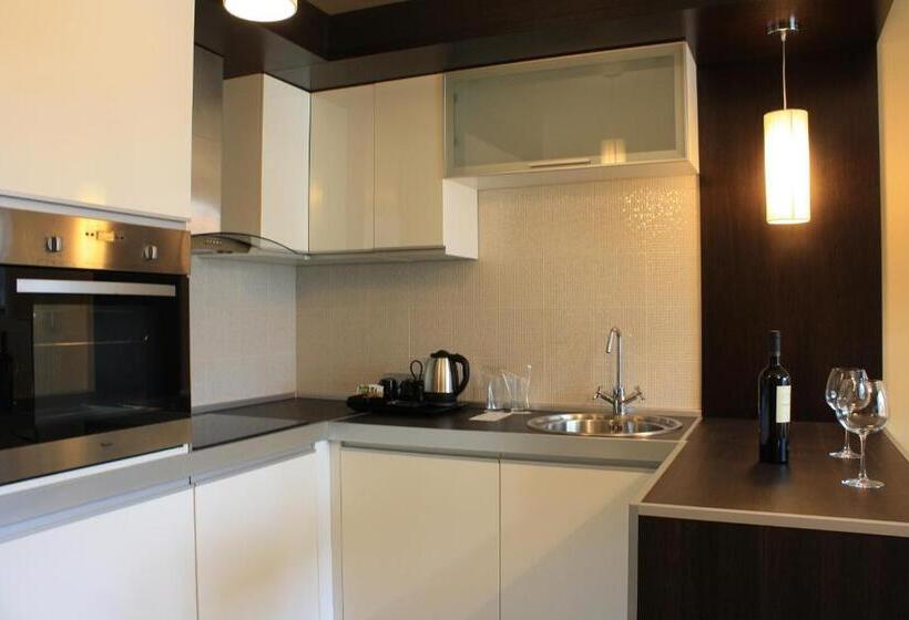 דירה בת חדר שינה 1 עם מרפסת, Best Western Plus Olives City Hotel   Free Parking