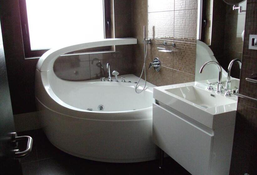 דירת שני חדרים עם מרפת, Best Western Plus Olives City Hotel   Free Parking