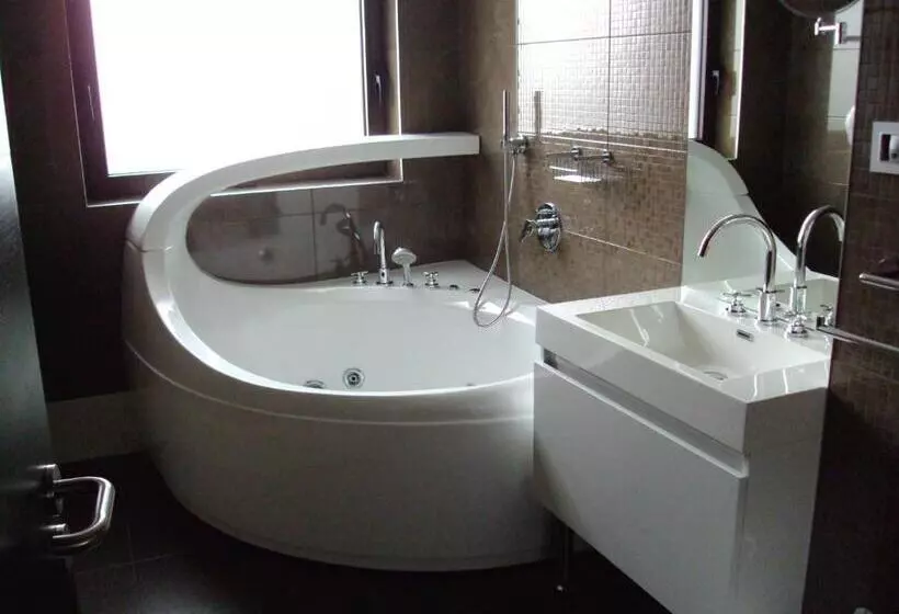 Huoneisto 2 Makuuhuonetta Parveke, Best Western Plus Olives City Hotel   Free Parking