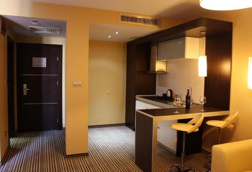 Студио Стандарт с Балконом, Best Western Plus Olives City Hotel   Free Parking
