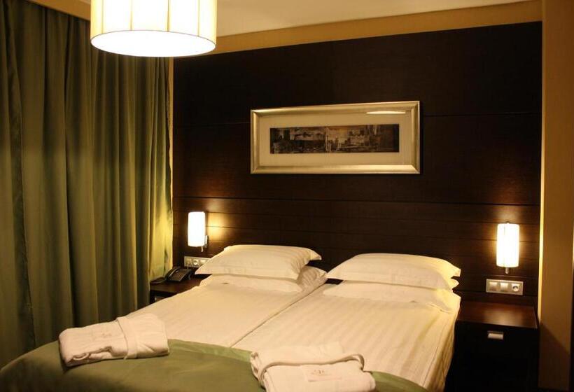 חדר סטנדרט עם מרפסת, Best Western Plus Olives City Hotel   Free Parking