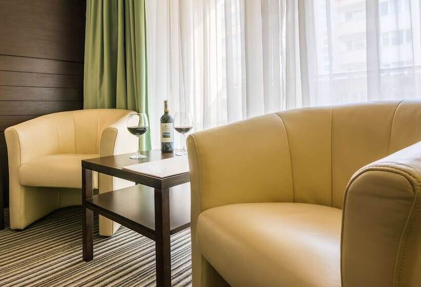 Номер Стандарт с Балконом, Best Western Plus Olives City Hotel   Free Parking