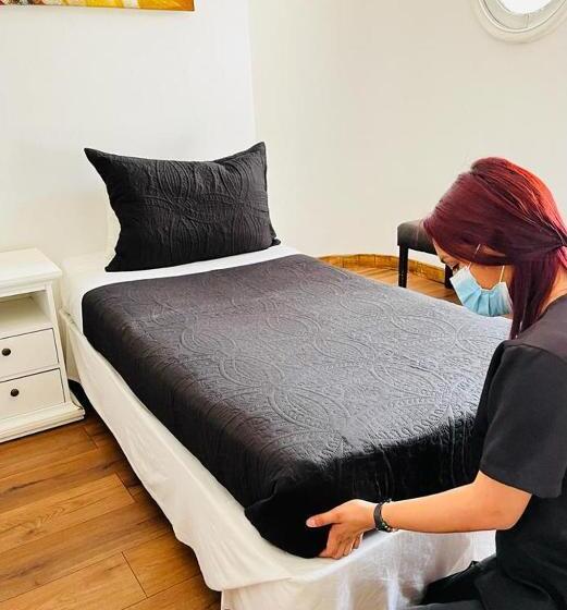 标准单人间, Santiago Bellas Artes