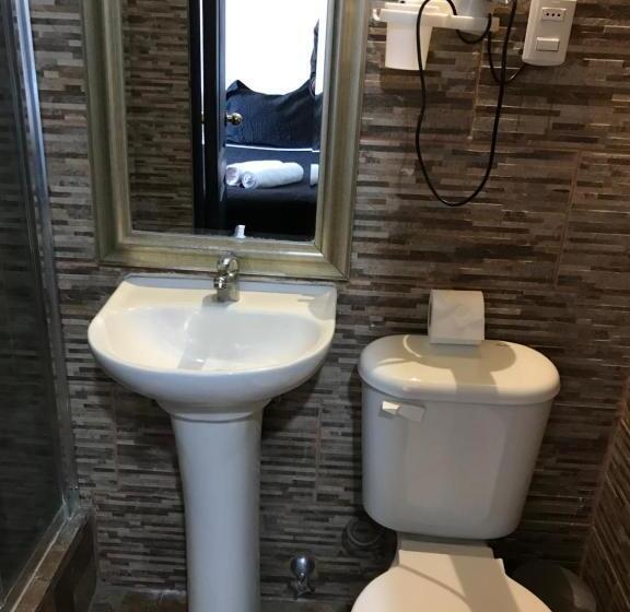 标准三人间, Santiago Bellas Artes