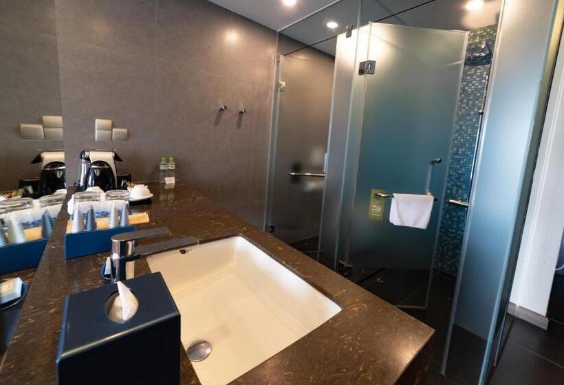 استودیوی لوکس, Novotel Suites Hanoi