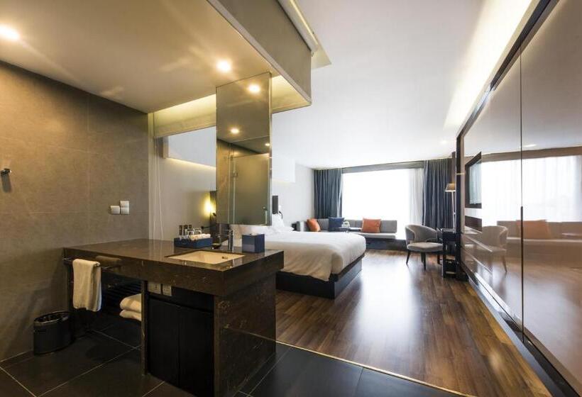 استودیوی لوکس, Novotel Suites Hanoi