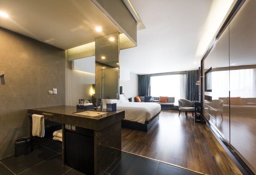 استودیوی لوکس, Novotel Suites Hanoi