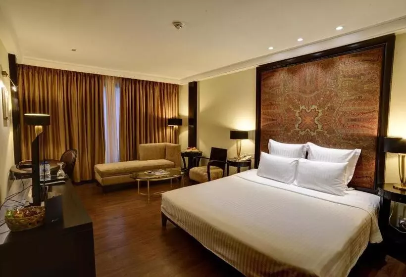 اتاق اجرایی با تخت بزرگ, Pearl Continental Hotel, Muzaffarabad