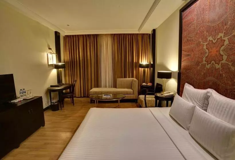 اتاق لوکس با تخت بزرگ, Pearl Continental Hotel, Muzaffarabad