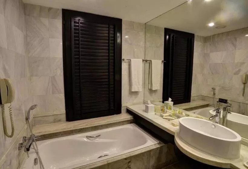 سوییت لوکس, Pearl Continental Hotel, Muzaffarabad