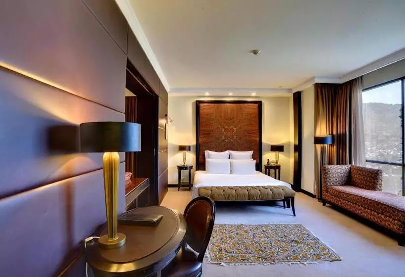 سوییت لوکس, Pearl Continental Hotel, Muzaffarabad