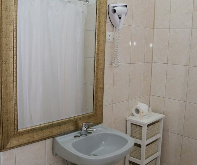 标准三人间, Santiago Bellas Artes