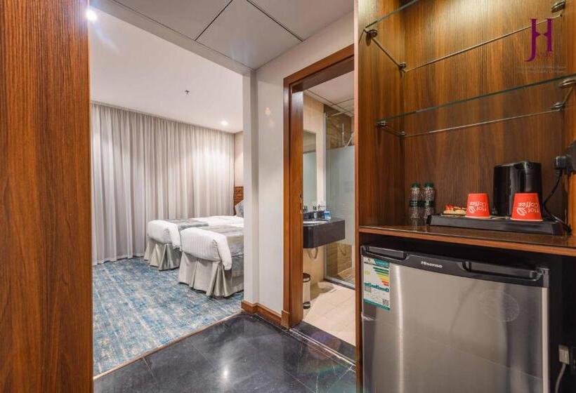 غرفة قياسية, Manazel Al Zaireen