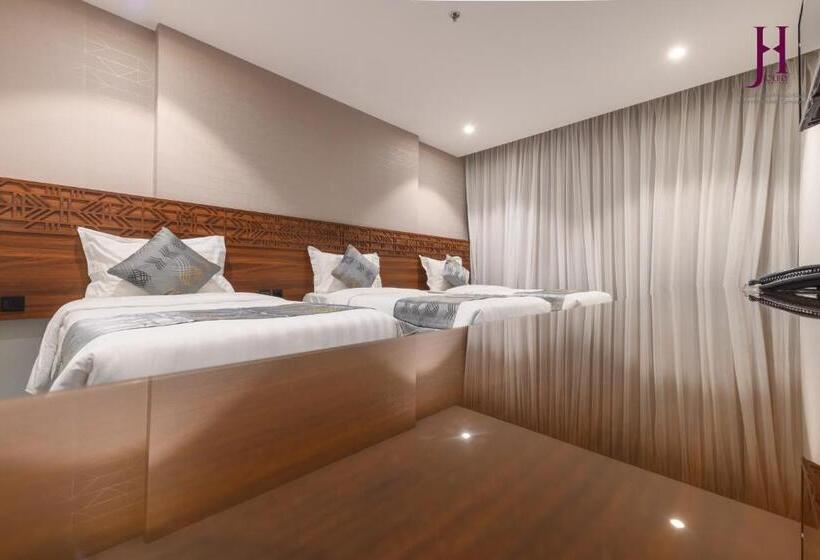 غرفة قياسية رباعية, Manazel Al Zaireen