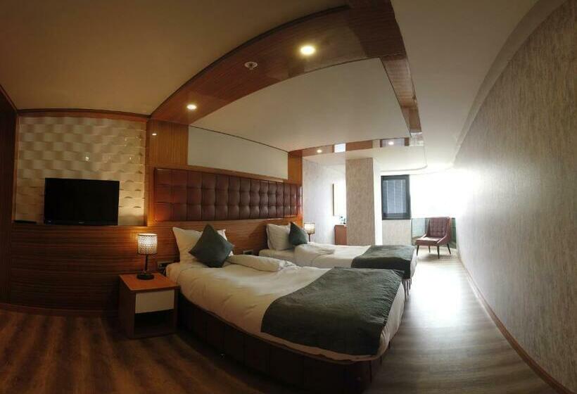 Номер Superior, The Hera Platinum