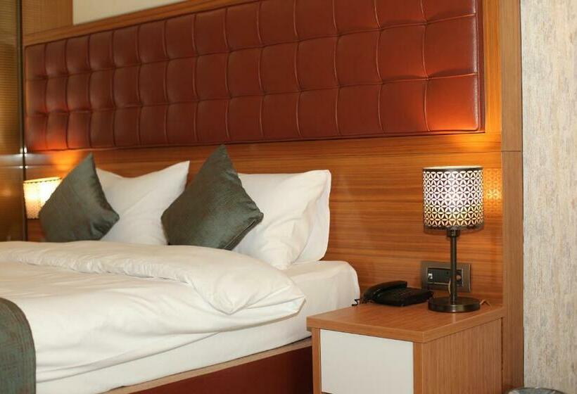 Номер Superior, The Hera Platinum