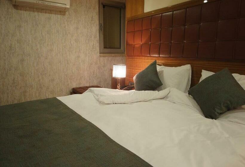 Номер Superior, The Hera Platinum