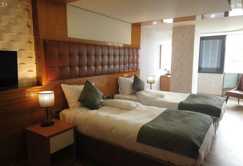 Номер Superior, The Hera Platinum