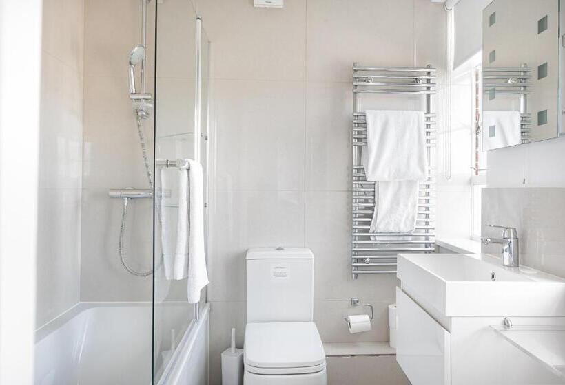 Студия Стандарт, Nell Gwynn House Apartments & Rooms