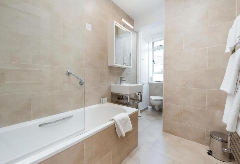 Студия Стандарт, Nell Gwynn House Apartments & Rooms