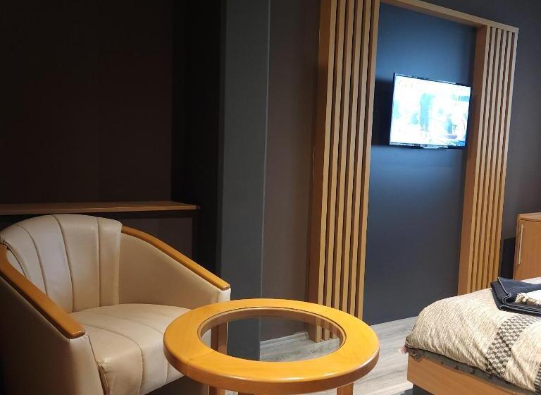 اتاق استاندارد, In Club