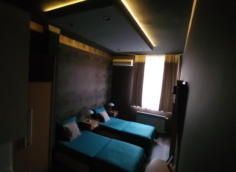 اتاق لوکس چهار تخته, In Club